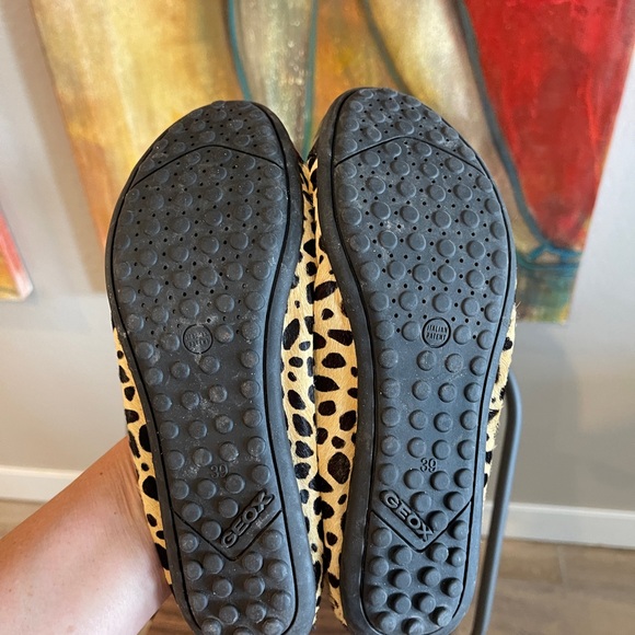 Geox size 8 ballet flat, leopard print with patent leather. Gently worn. - Picture 4 of 6